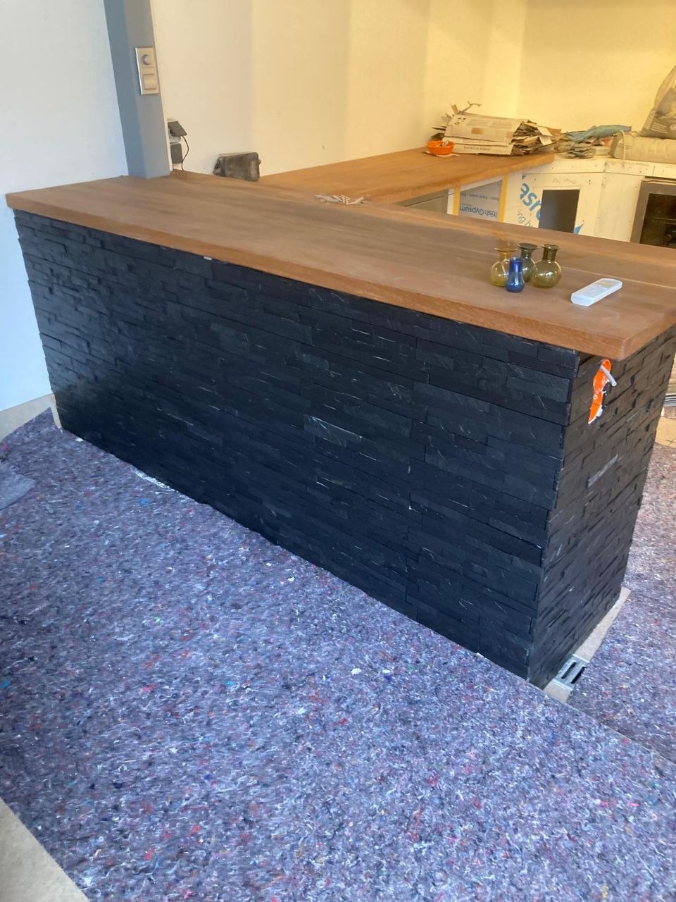 Außenküche mit Schiefer